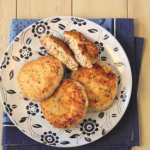Вкусные и сочные котлеты из смешанного птичьего фарша с ароматной зеленью