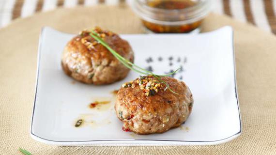 Сочные котлеты в азиатском стиле с пряным соусом