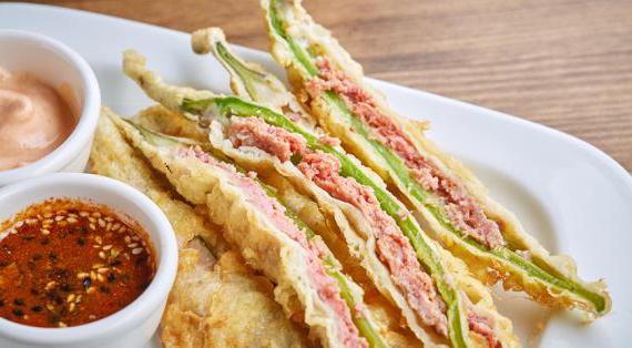Сочные перцы, фаршированные мясом и запеченные в омлете