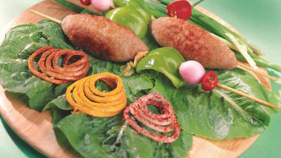 Сочные зразы с ароматной начинкой из куриного филе и сыра