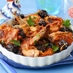 Сочный кролик, тушеный с черносливом в мультиварке — вкусное и простое блюдо