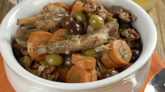 Ароматное блюдо из кролика с горчичным соусом и овощами — идеальный выбор для ужина
