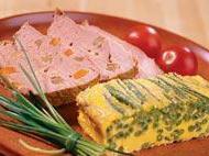 Сочный кусок свинины, фаршированный сыром и овощами по домашнему рецепту