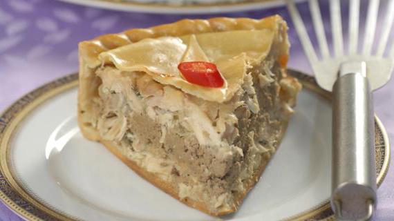 Сочный пирог с кроликом и ароматным паштетом из куриной печени