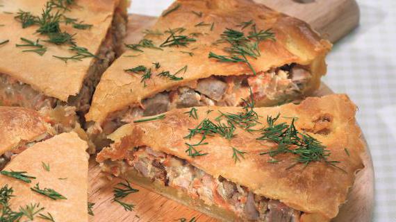 Сочный пирог с сочной свининой и ароматными овощами