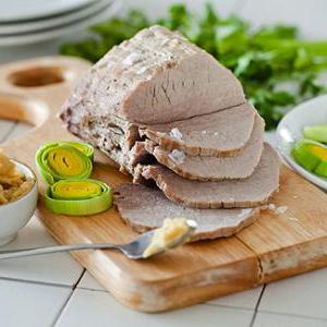 Вкусный и ароматный рецепт отварной говядины с луком-пореем и домашней яблочной горчицей в мультиварке
