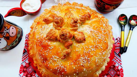 Современный курник с сочной начинкой и сырным послевкусием