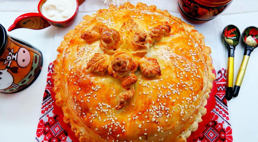Готовый курник выглядит очень аппетитно и ароматно.