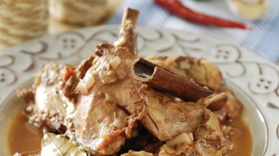 Стифадо — ароматное греческое рагу из кролика с овощами и пряностями