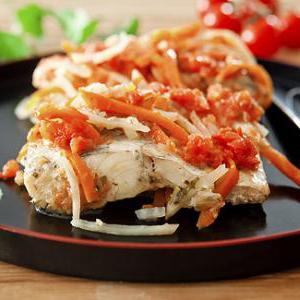 Рыбное блюдо с томатным соусом в мультиварке — вкусный и полезный ужин
