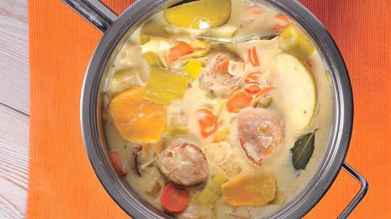 Нормандский деликатес: свинина с яблочным соусом и овощами