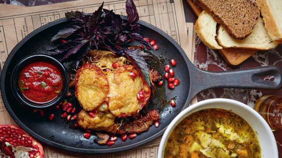 Сочные свиные корейки с острой аджикой — вкусное и ароматное блюдо для вечернего наслаждения