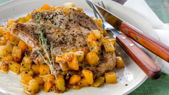 Свиные отбивные с тыквой и яблоками - оригинальное сочетание вкусов