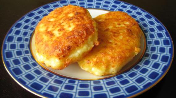 Сырники по-русски: несладкий вариант с картофелем и творогом
