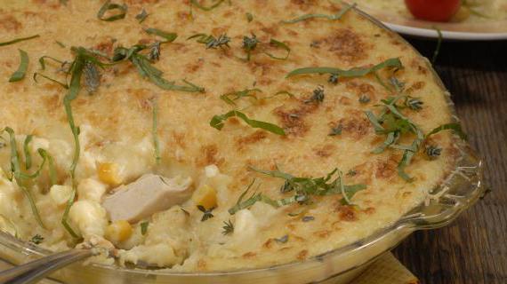 Сытная картофельная запеканка с курицей и кукурузой