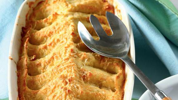 Вкусная и ароматная картофельная запеканка с рыбой и свежим укропом
