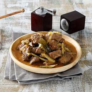 Сытное мясо по-фински в мультиварке — рецепт с огурцами и сливками