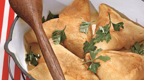 Сытные блинчики с курицей и грибами в нежном соусе бешамель