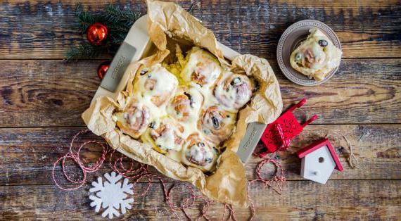 Сытные булочки с ромовым изюмом и кремовой начинкой