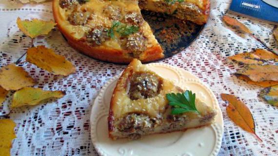 Сытный пирог с нежными фрикадельками и сырно-кунжутной корочкой