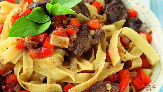 Тальятелле с печенкой и паприкой: вкусное блюдо для повседневного меню