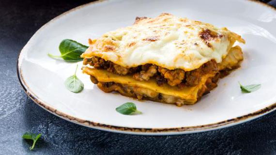 Изумительная лазанья с грибами, овощами и мясом — классический рецепт на каждый день