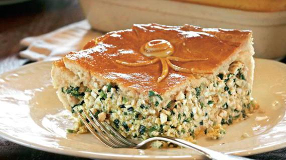 Традиционная русская кулебяка с четырьмя начинками