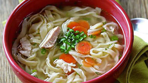 Традиционная татарская лапша с куриным бульоном