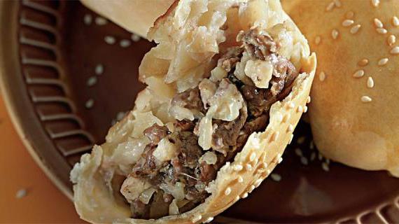 Традиционная узбекская сомса с мясной начинкой