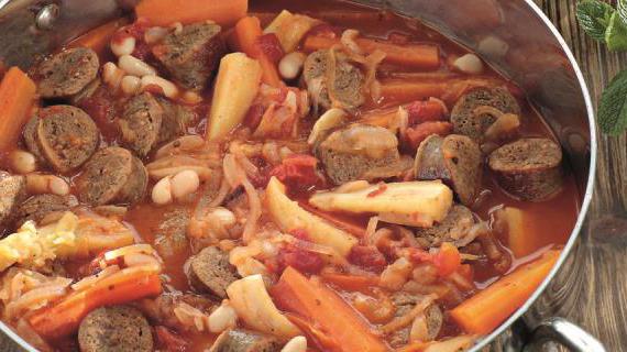 Традиционное тунисское рагу с бараньими колбасками: простой и вкусный рецепт для семейного ужина