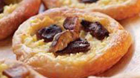 Традиционные шаньги с ароматной картошкой и лесными грибами