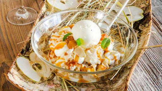 Традиционный антоновский пирог с миндальным сорбетом и нотками соленой карамели от шефа Михаила Симагина