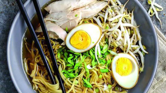 Традиционный японский рамен с курицей