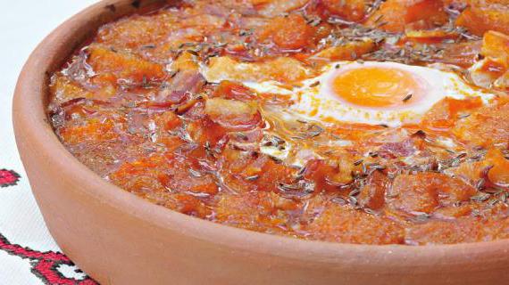 Испанский традиционный суп с хлебом и яйцами: простой, вкусный и уютный рецепт