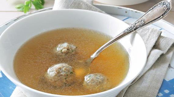 Ароматный куриный бульон с кнейдлами — вкус воспоминаний и семейного уюта