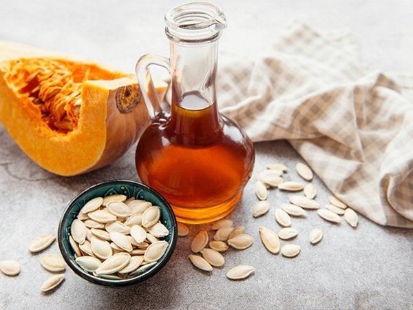Тыквенное масло: польза, применение и секреты выбора натурального продукта
