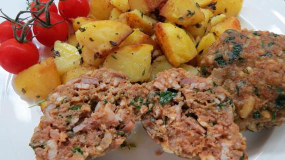 Уштипцы — ароматные сербские котлеты с брынзой и беконом