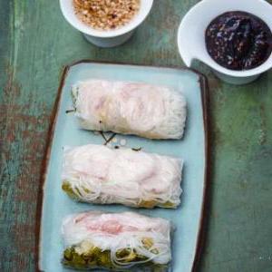 Вьетнамские рисовые роллы с креветками и свежей зеленью — вкусная и полезная закуска