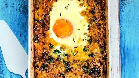 Вкусная творожно-гречневая запеканка со шпинатом и яйцом для быстрого завтрака