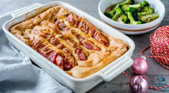 Вкусная запеканка из сосисок в тесте с подливкой