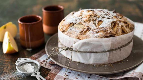 Вкуснейшая шарлотка из яблок и груш