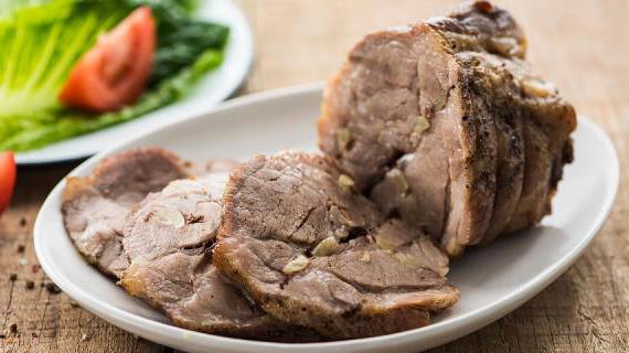 Изысканная запеченная свиная шейка с ароматными специями и нежным вкусом