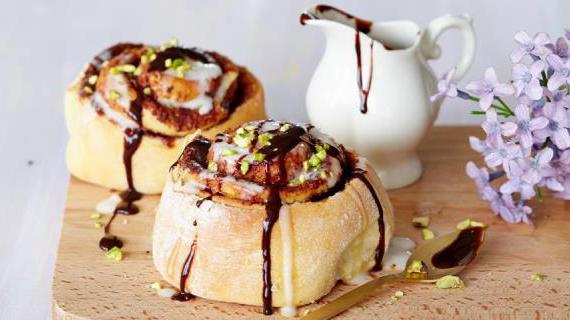 Вкуснейшие коричные булочки с творожной глазурью