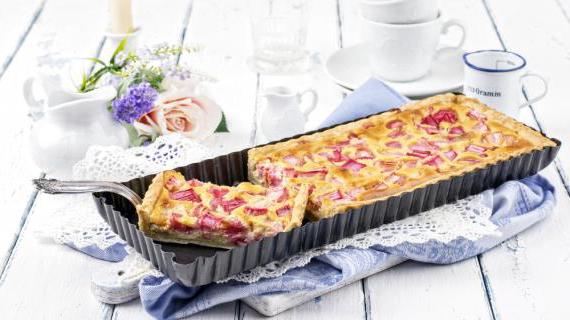 Инновационный пирог с ревенем: простой и вкусный рецепт для всей семьи