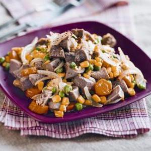 Вкусное мясное рагу из говяжьего языка с овощами