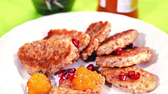 Вкусные и нежные оладьи из гречневой каши с творогом