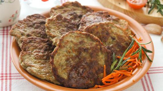 Вкусные и нежные печеночные оладьи для всей семьи