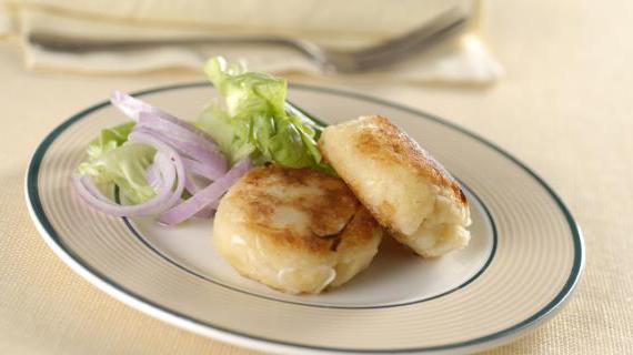 Сытные и ароматные котлеты из картофеля с квашеной капустой
