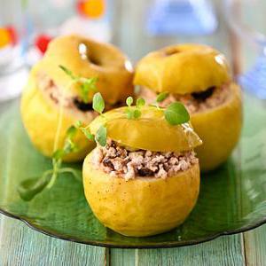 Запеченные яблоки с куриным фаршем в мультиварке: вкусный и полезный ужин