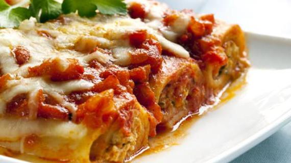 Вкусные каннелони под нежным соусом бешамель с домашним фаршем